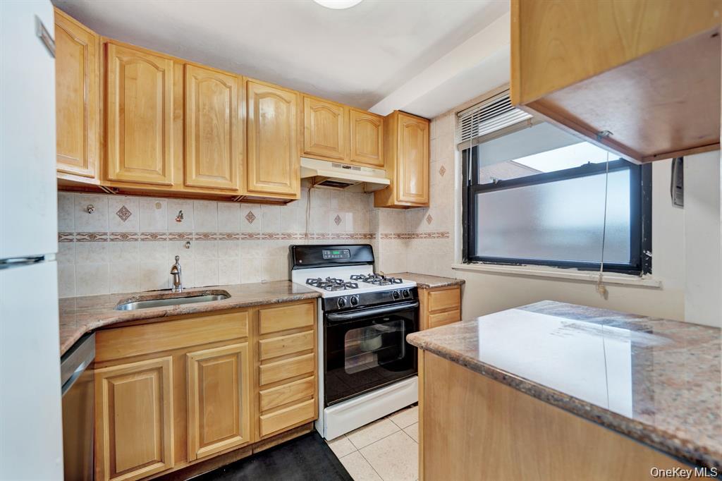61-15 98th Street Unit: 16H