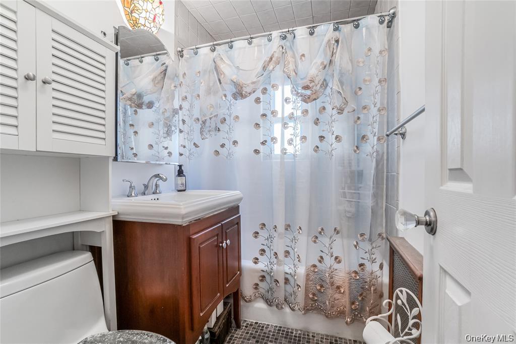 218-12 43rd Avenue Unit: 2E