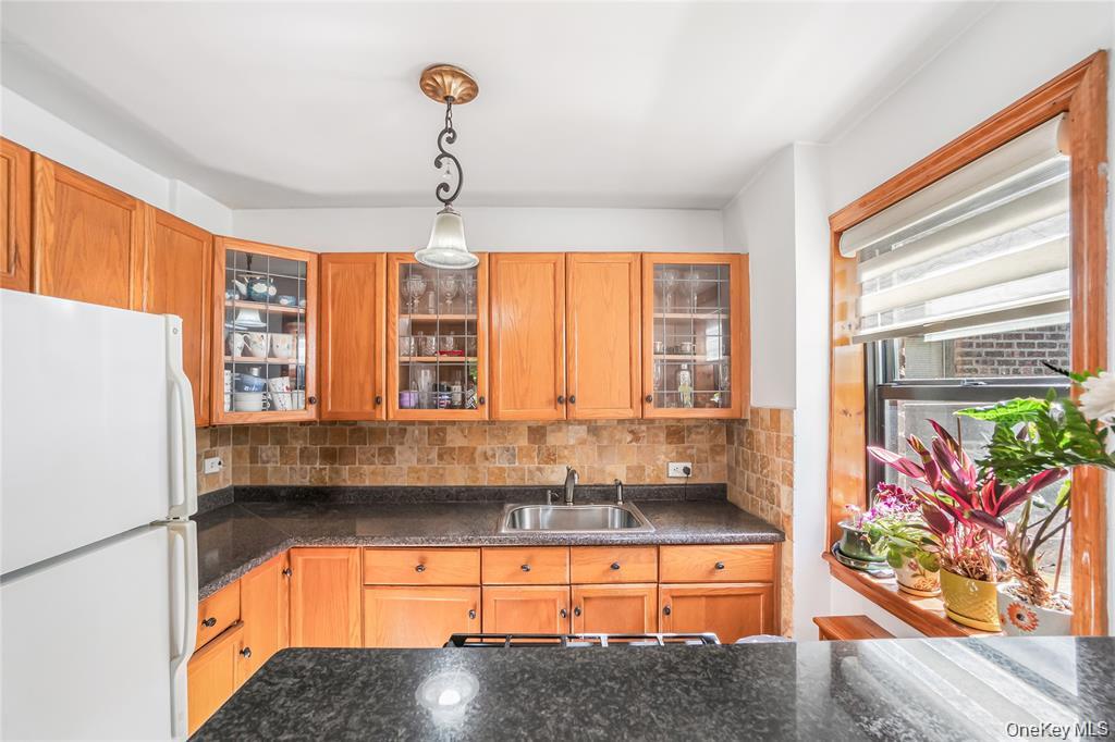 218-12 43rd Avenue Unit: 2E