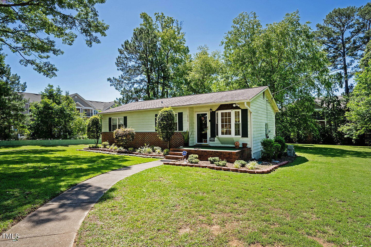 1915 Rocky Stream Lane