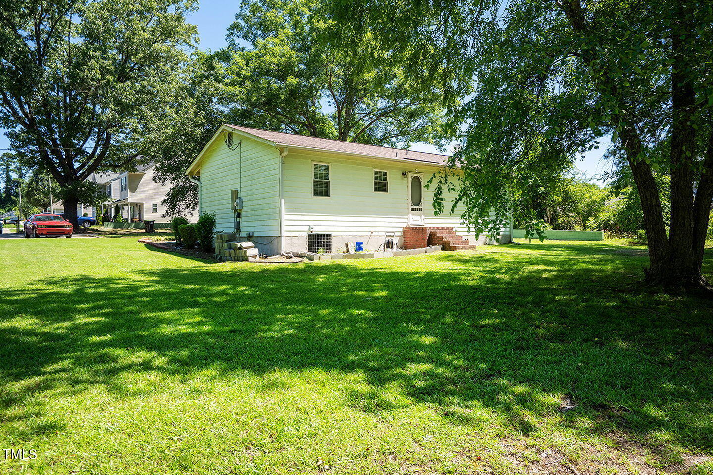 1915 Rocky Stream Lane