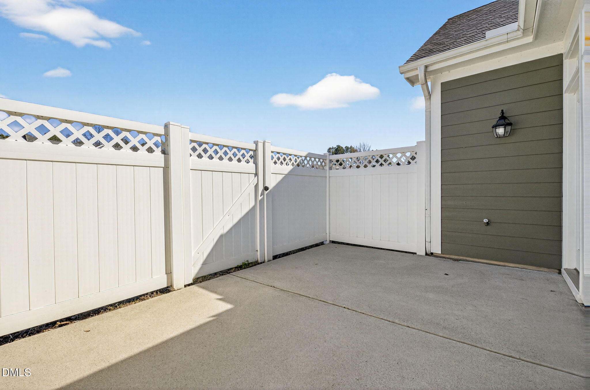 1698 Winter Wren Circle