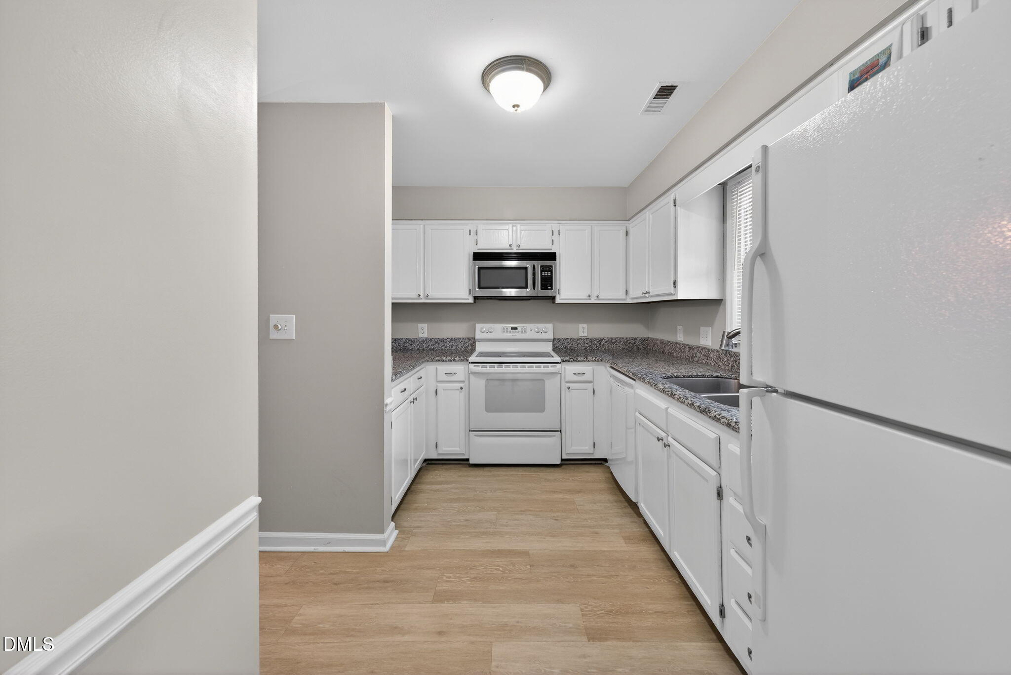 102 Lake Hollow Circle