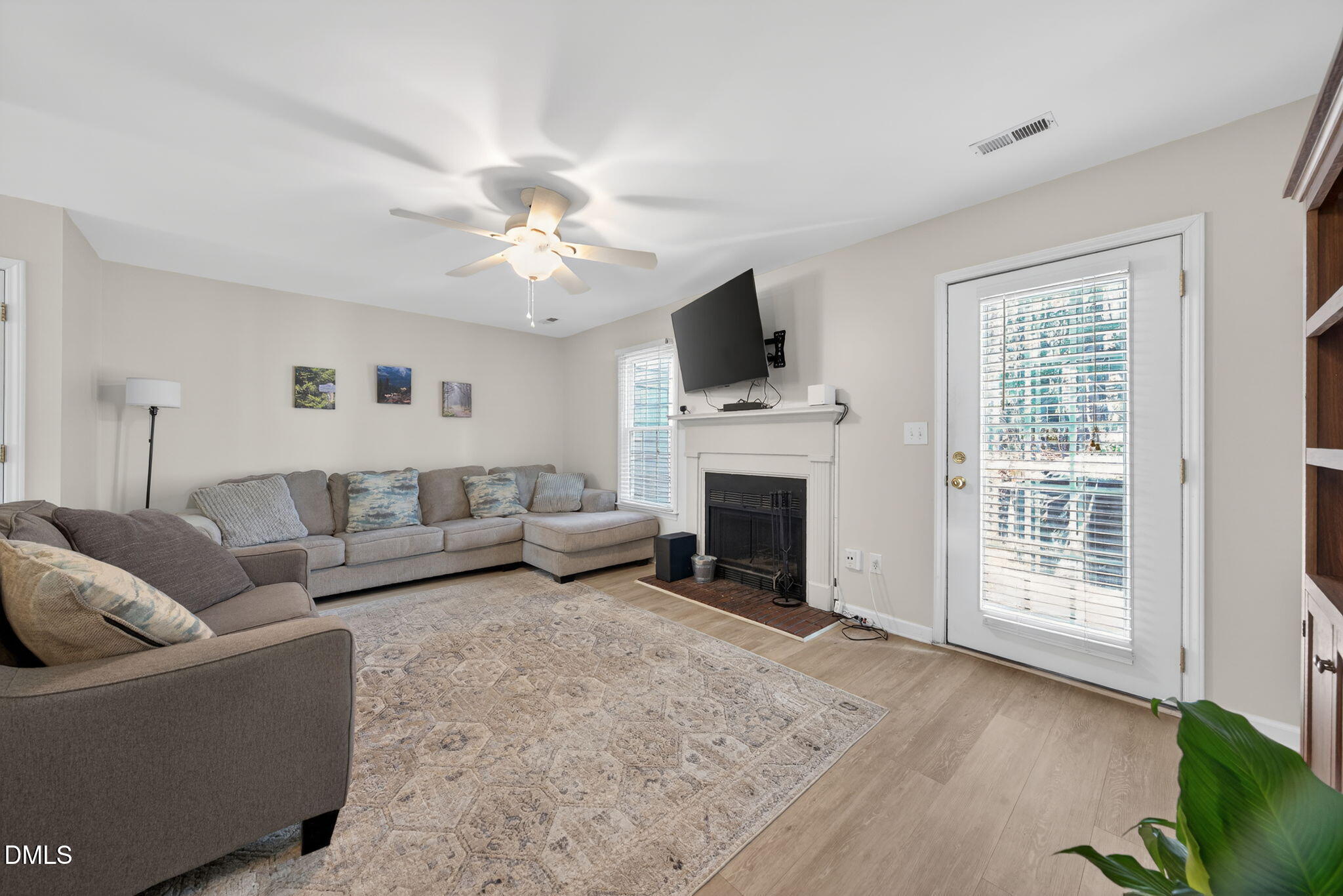 102 Lake Hollow Circle