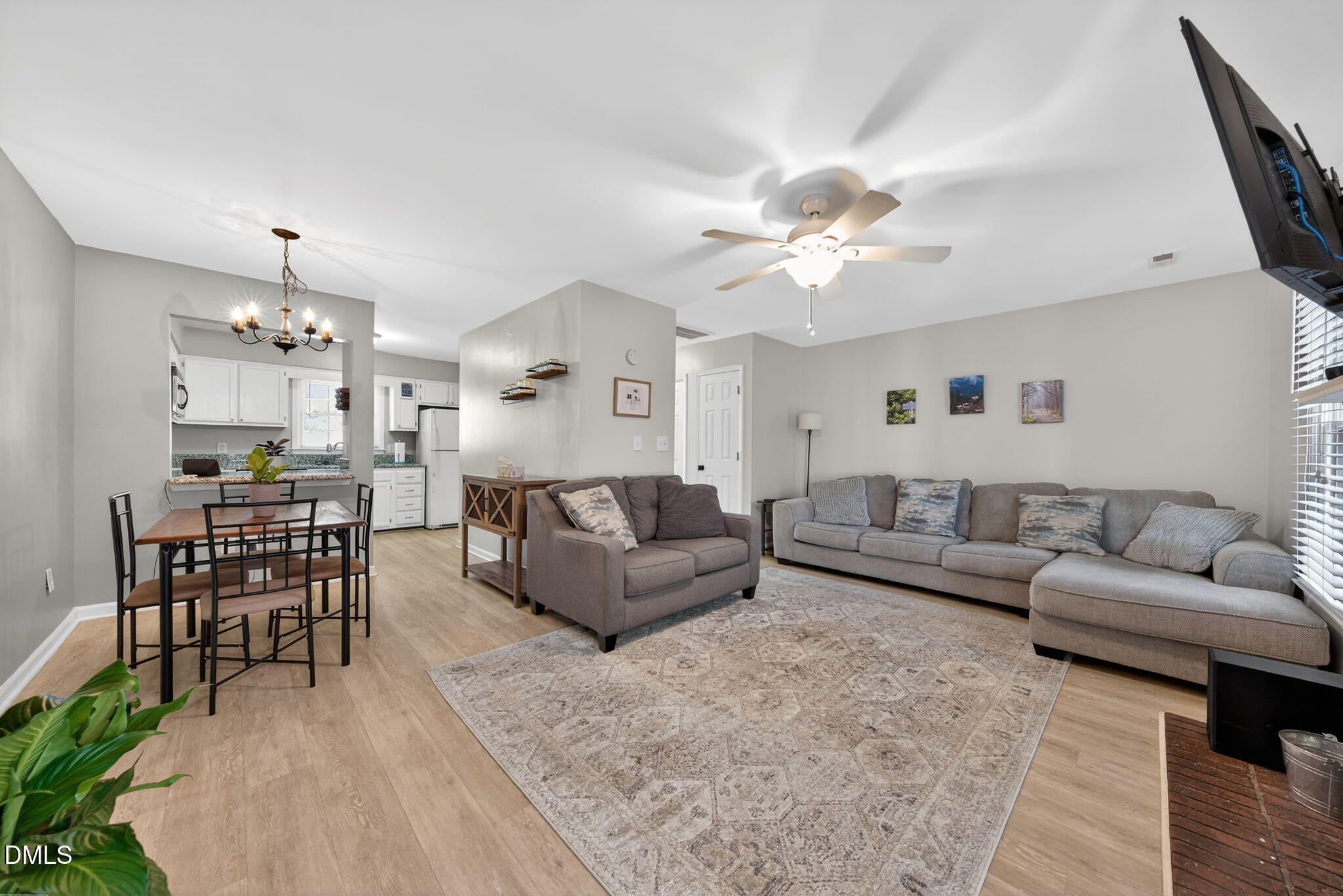 102 Lake Hollow Circle
