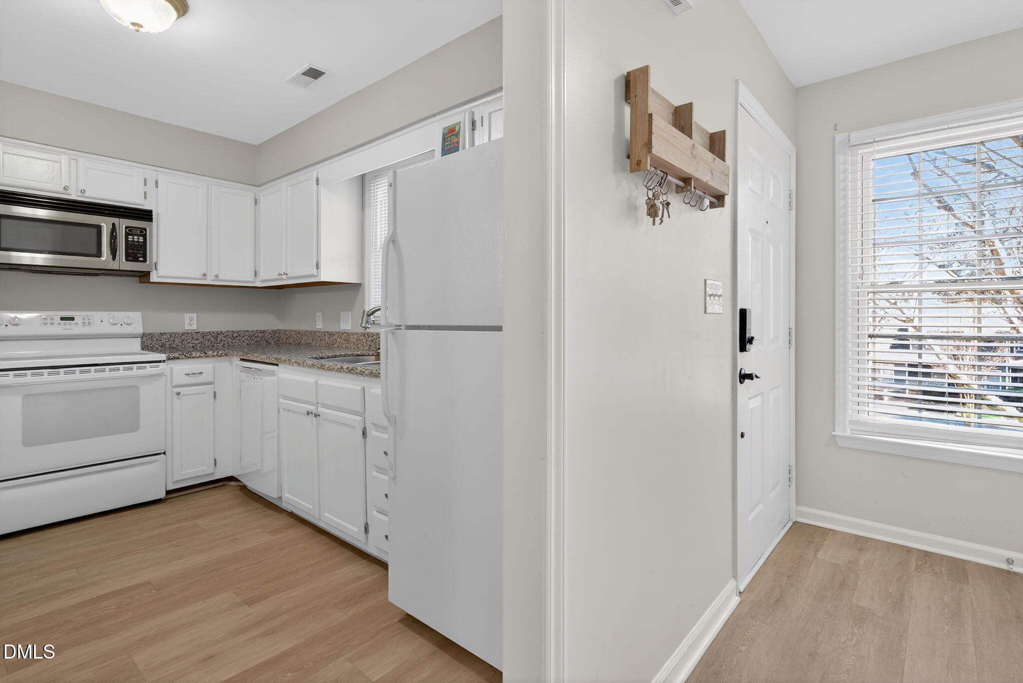 102 Lake Hollow Circle