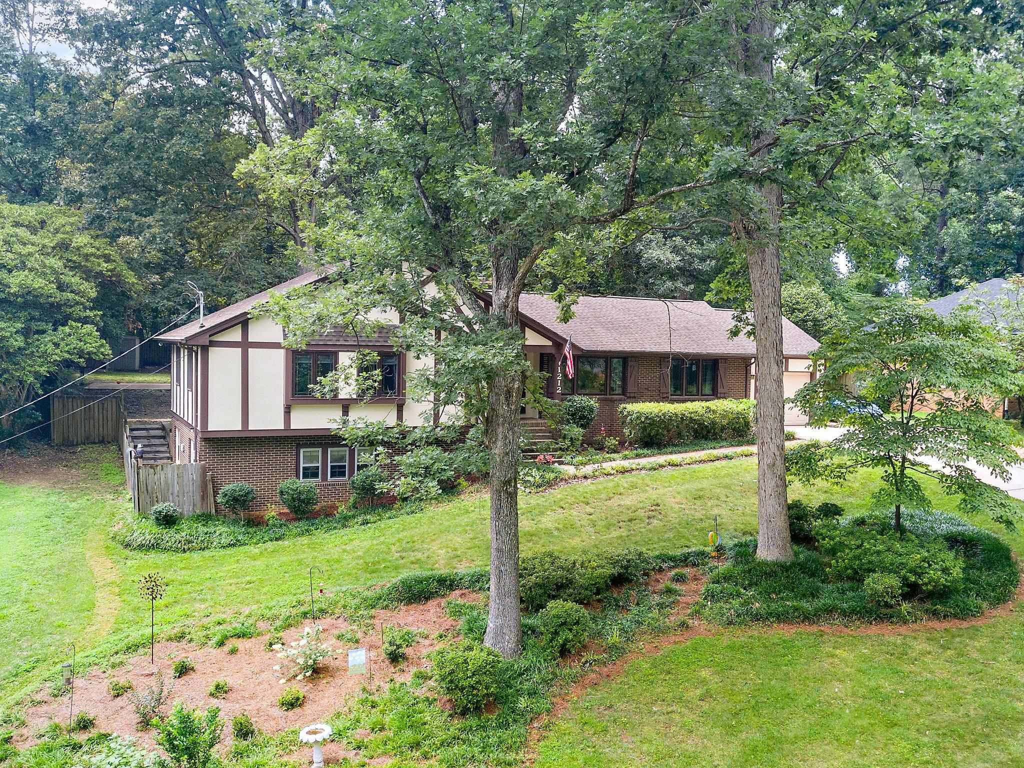 1212 Willowbrook Drive