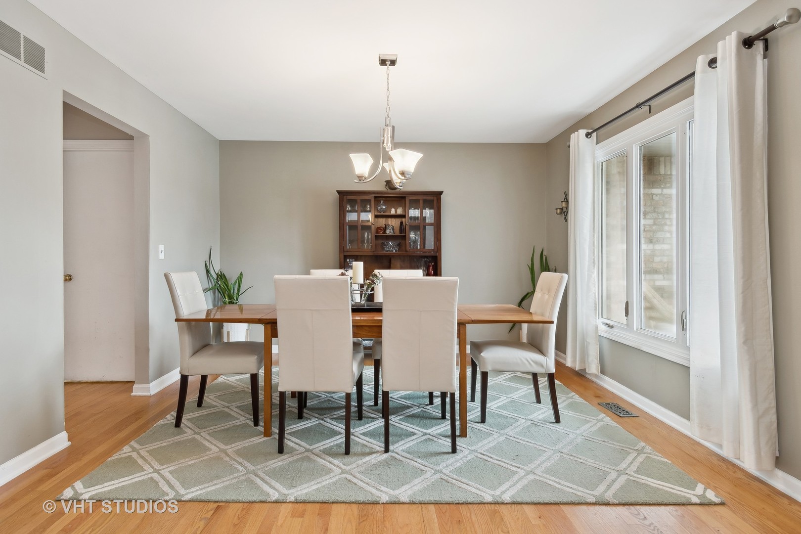 1689 Iona Court