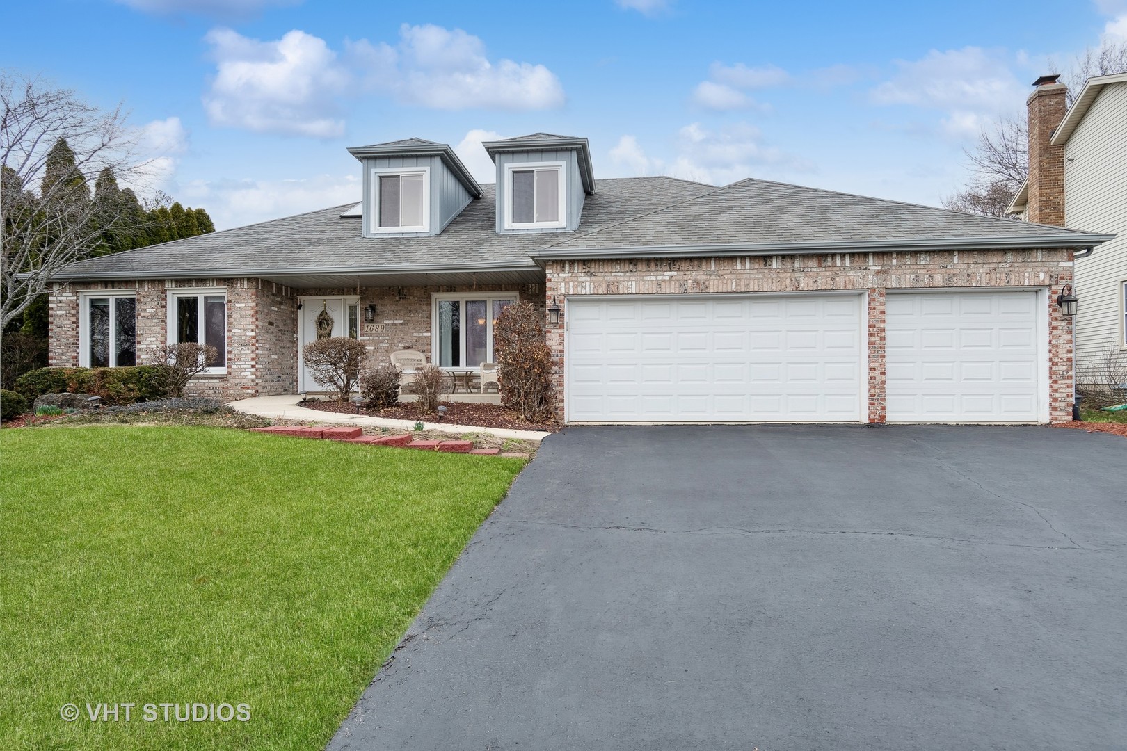 1689 Iona Court