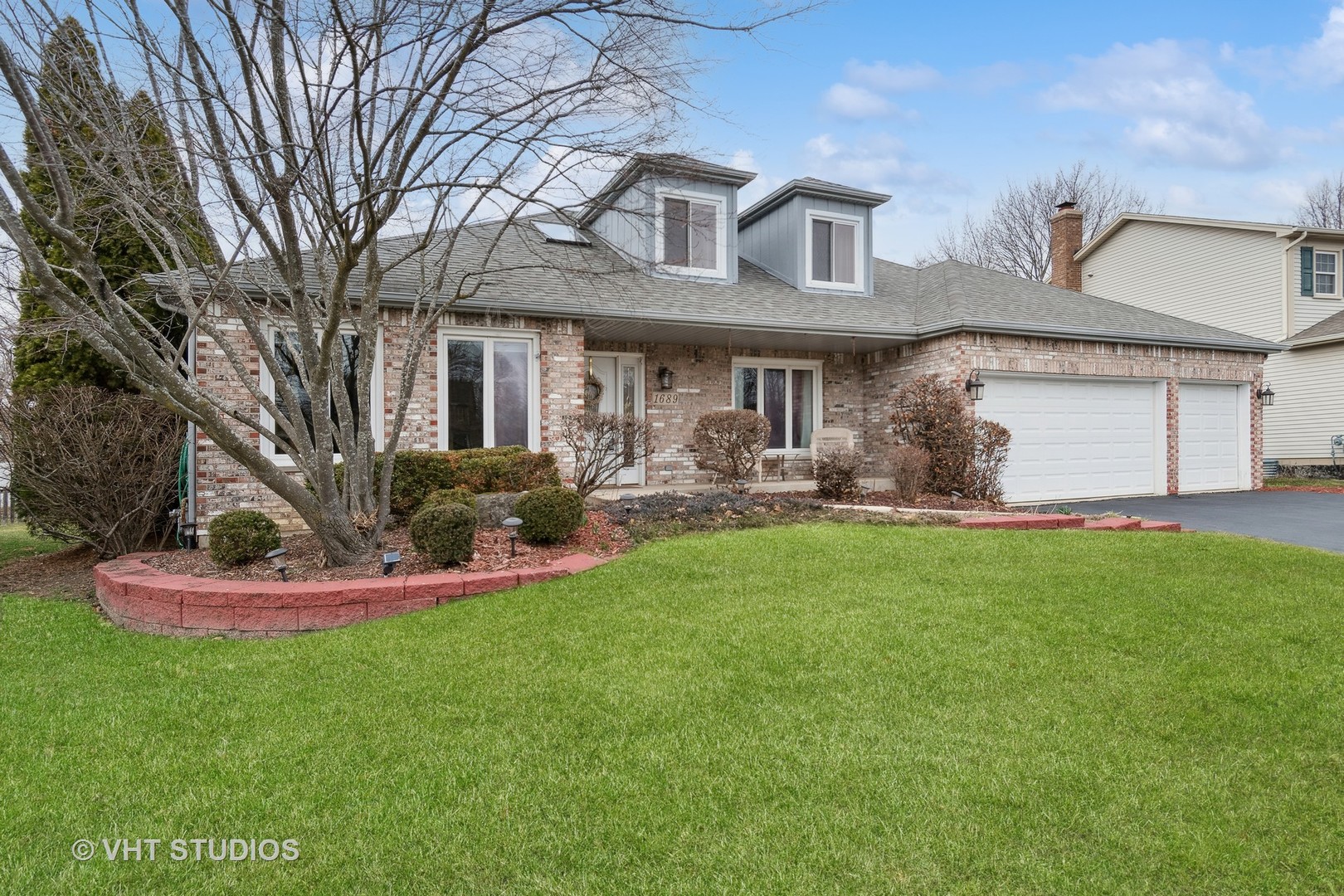 1689 Iona Court