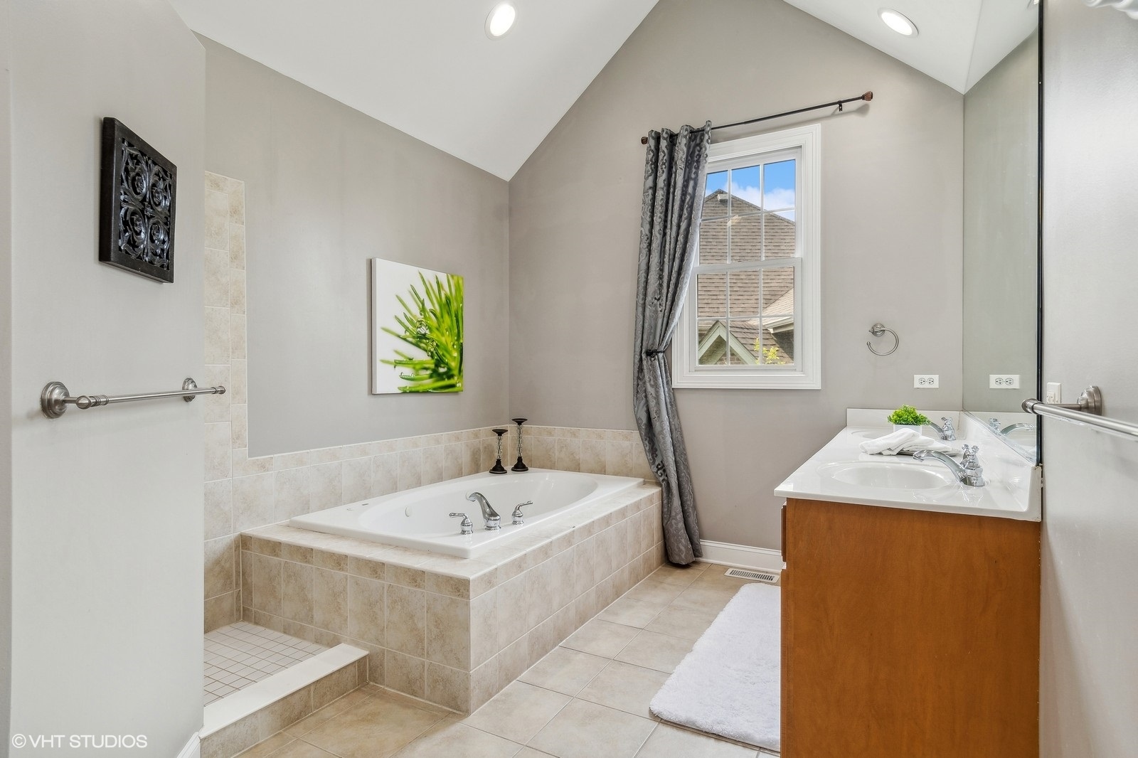 3915 Highknob Circle