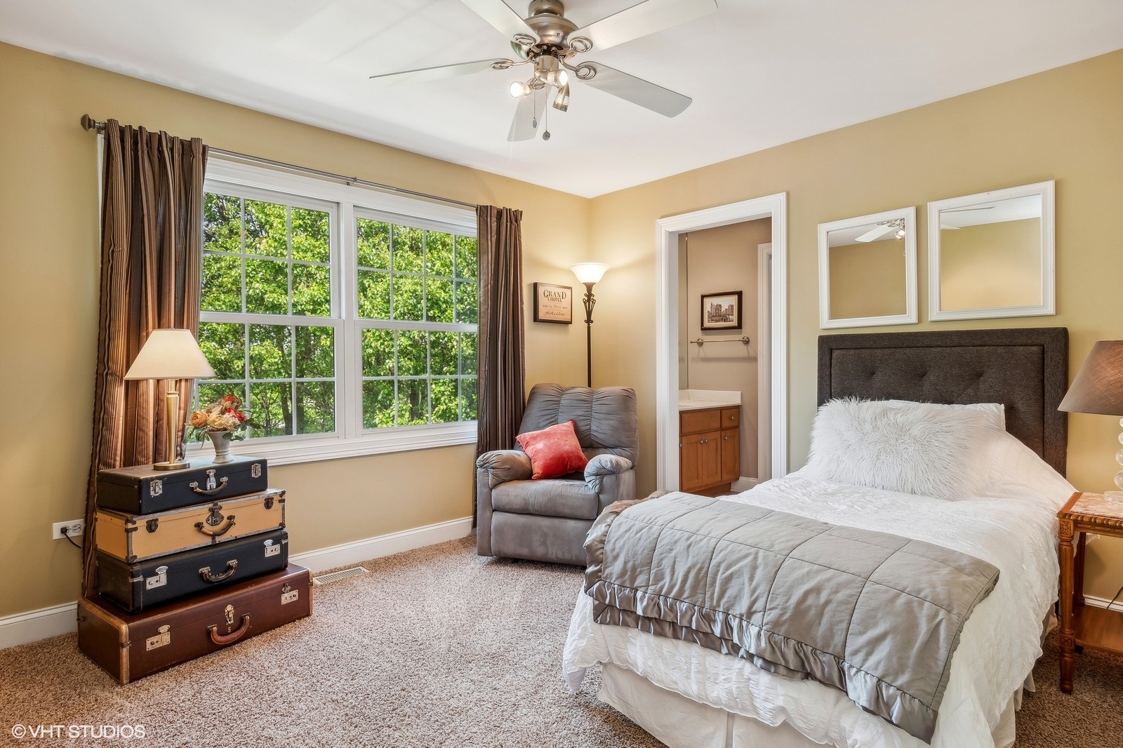 3915 Highknob Circle