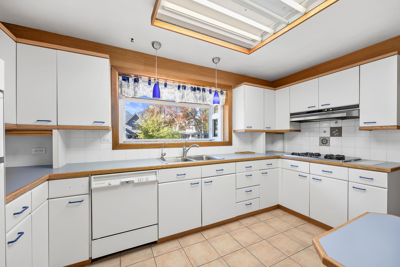 4915 Pershing Avenue