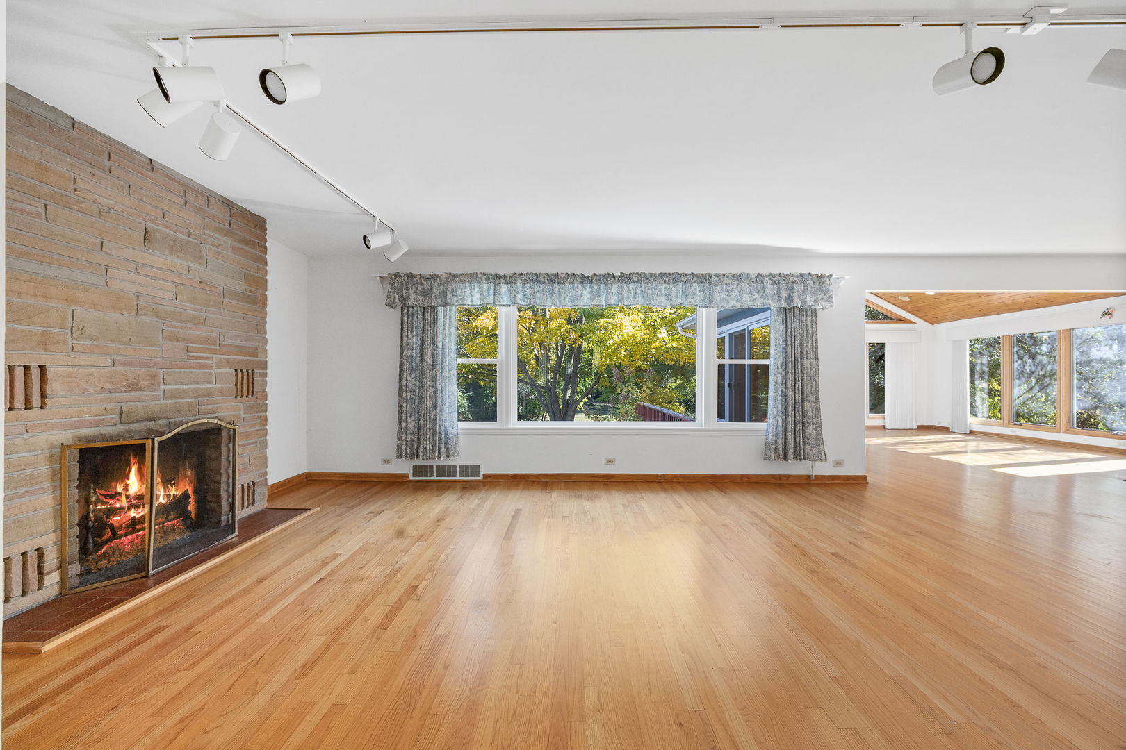 4915 Pershing Avenue