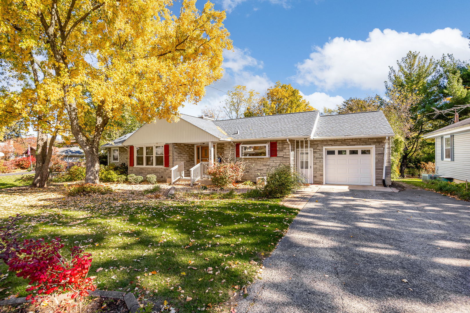 4915 Pershing Avenue