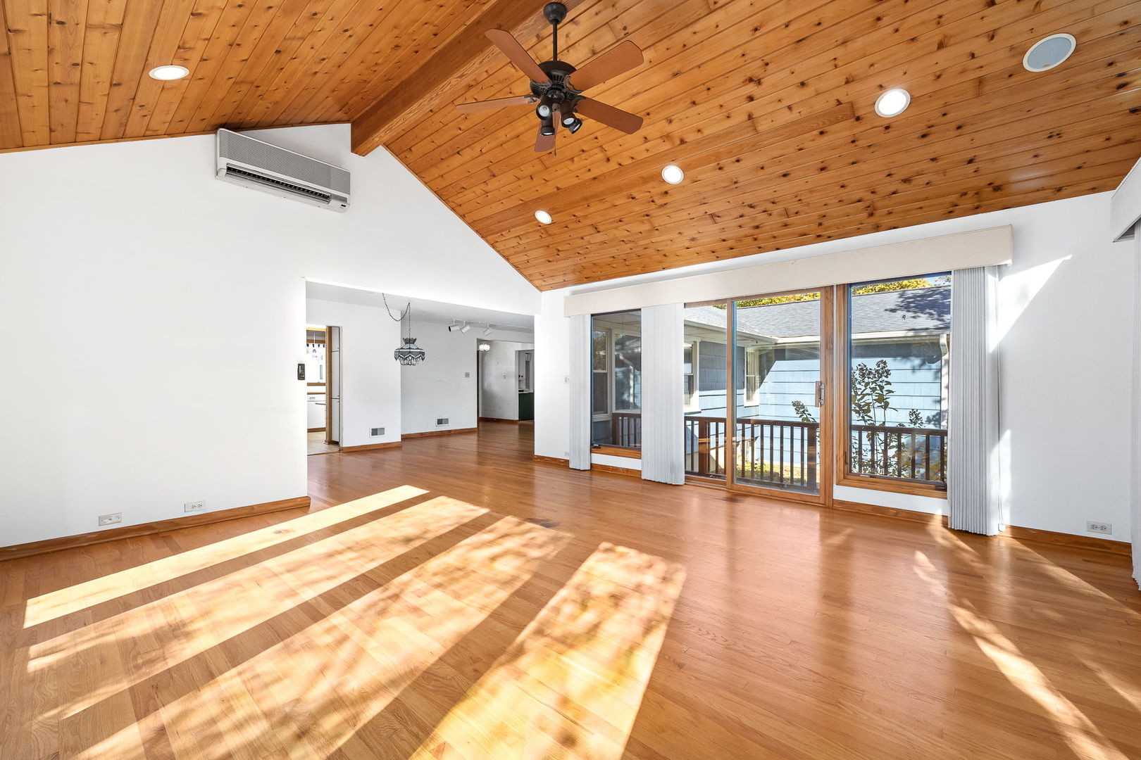 4915 Pershing Avenue