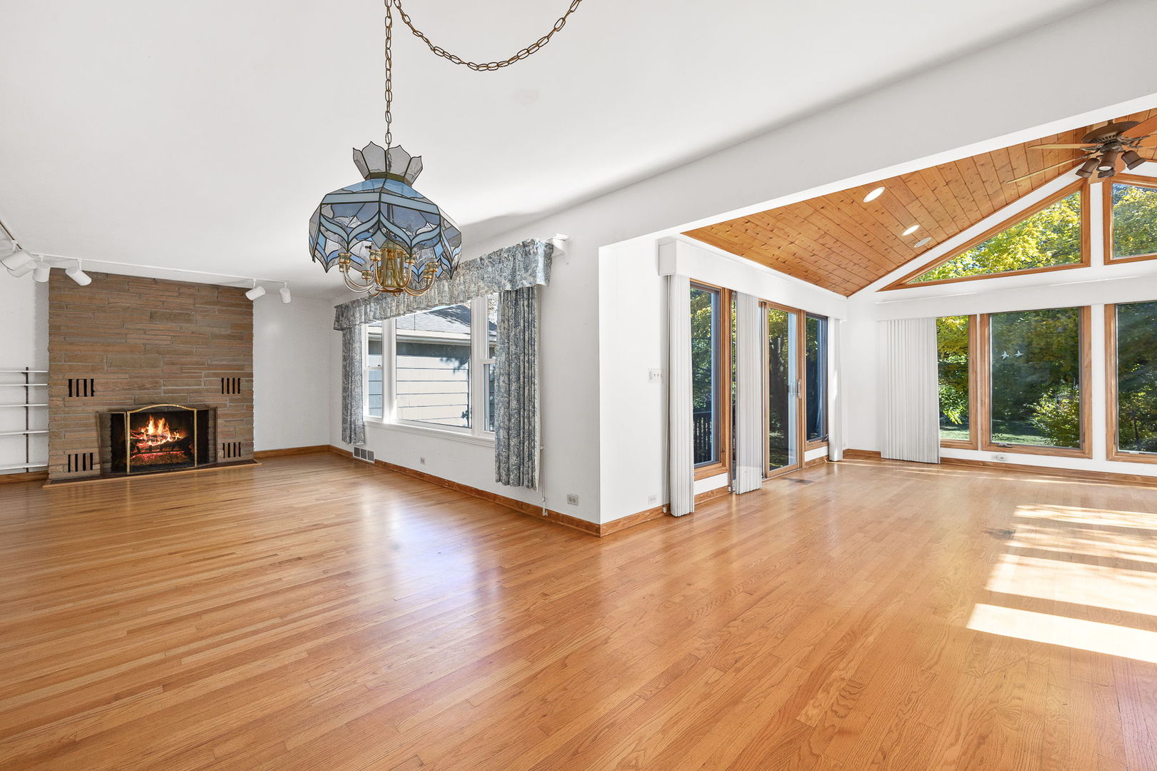 4915 Pershing Avenue