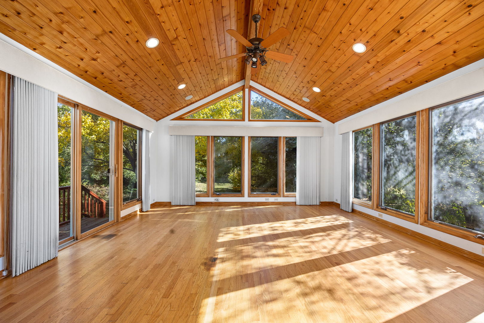 4915 Pershing Avenue