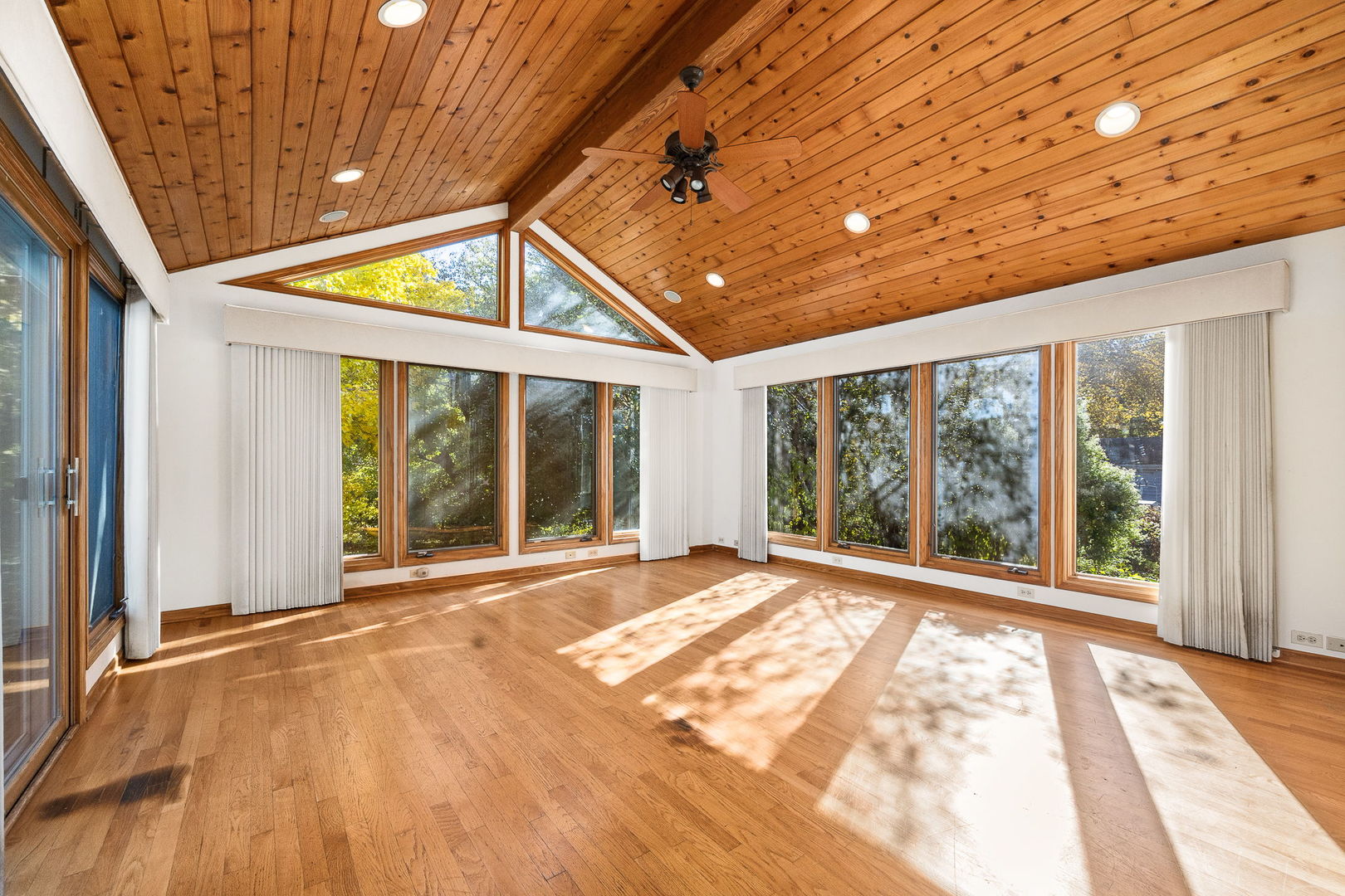 4915 Pershing Avenue