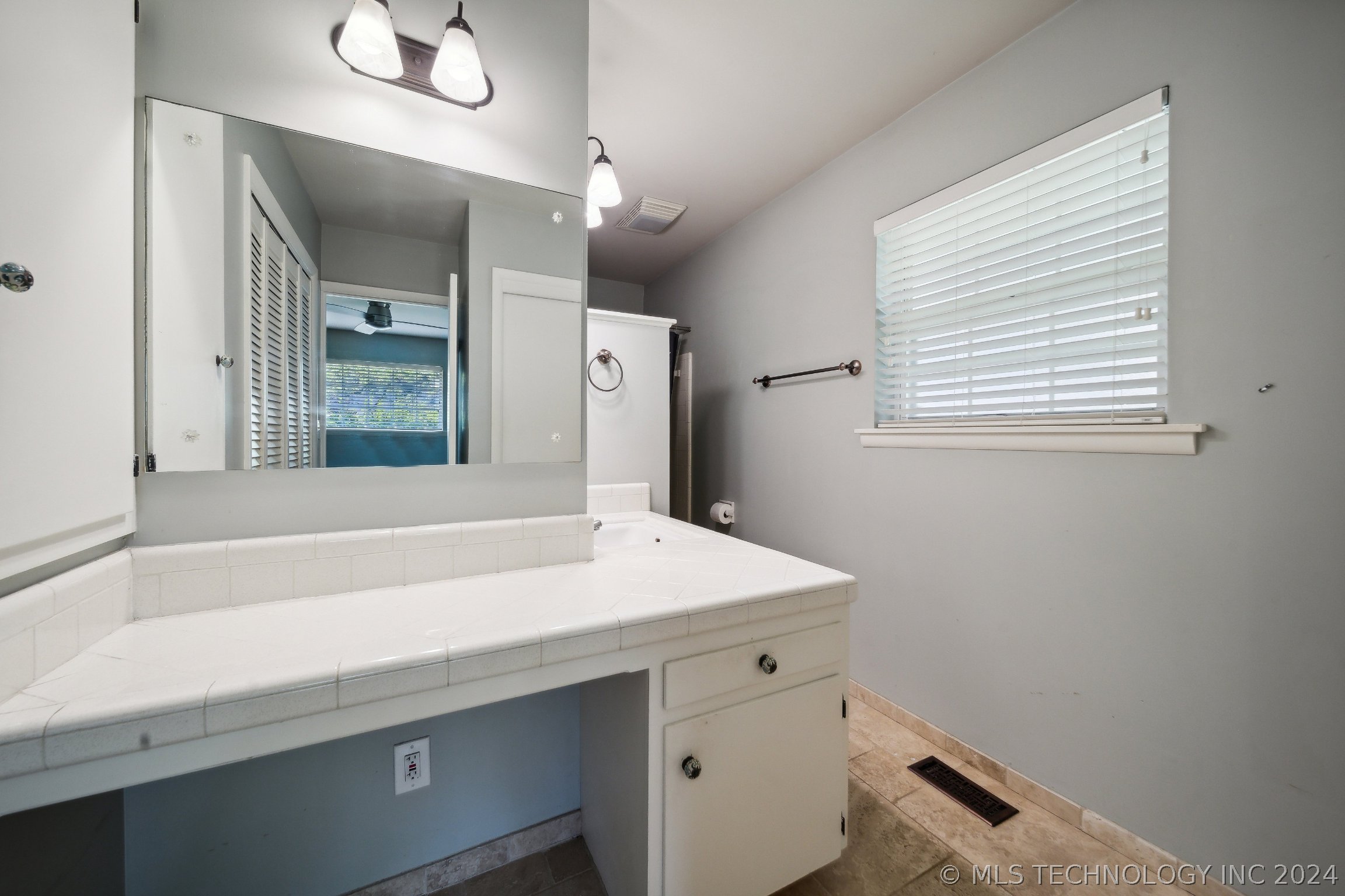 1623 E 56th Court