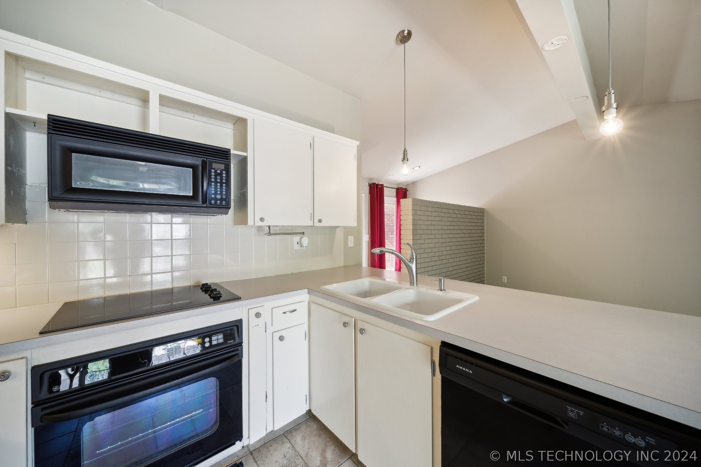 1623 E 56th Court