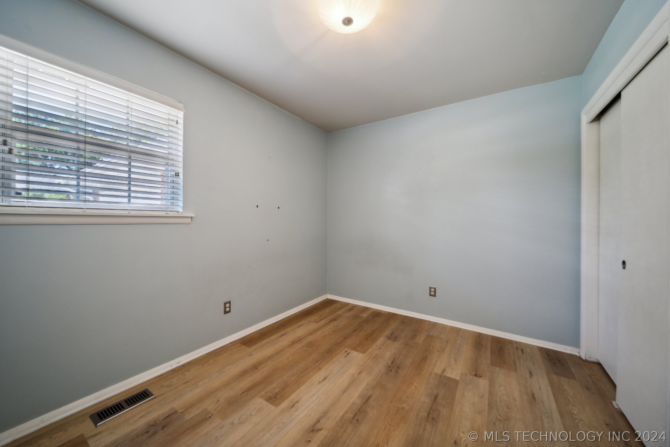 1623 E 56th Court