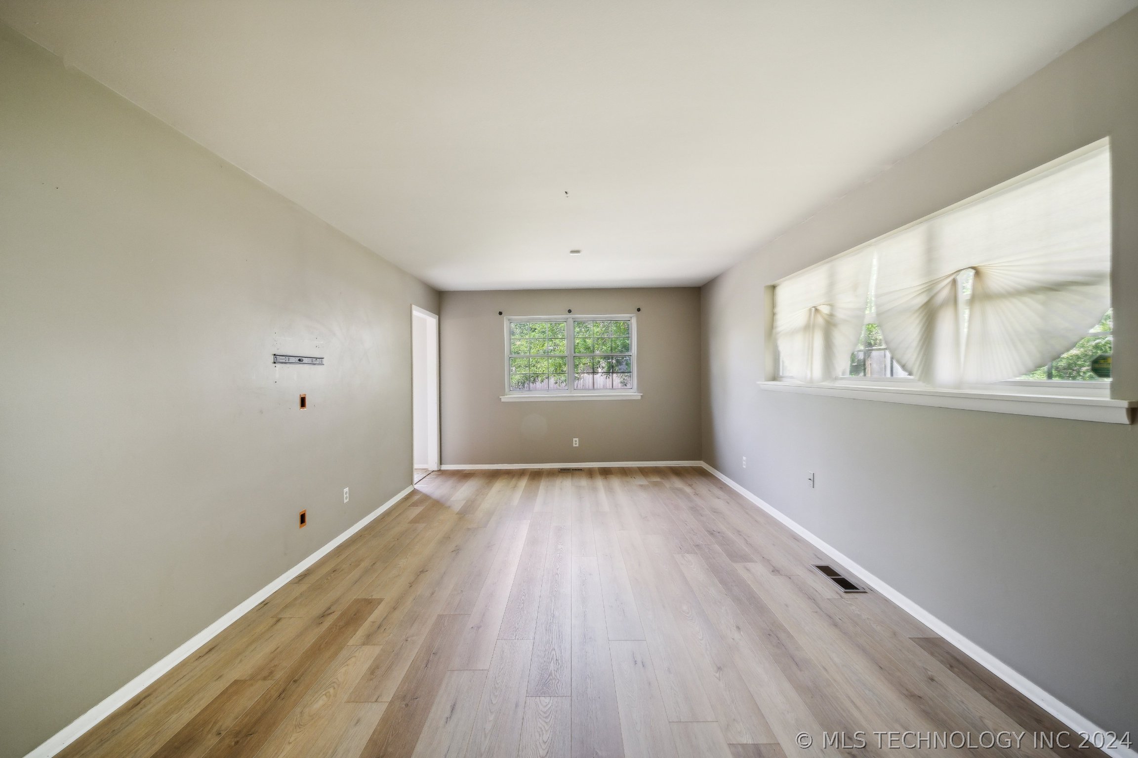 1623 E 56th Court