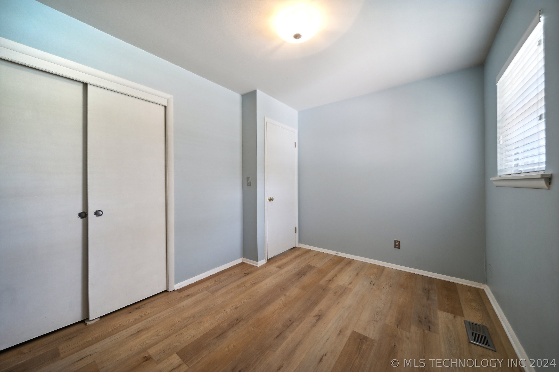 1623 E 56th Court