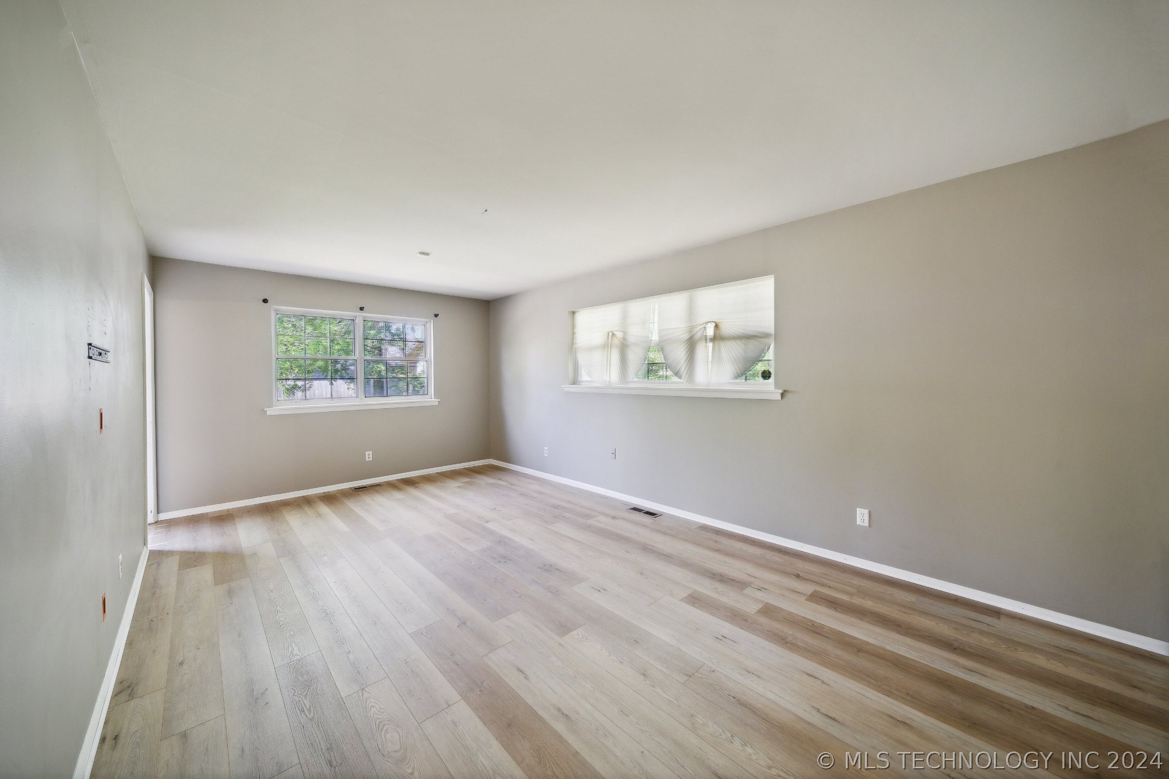 1623 E 56th Court