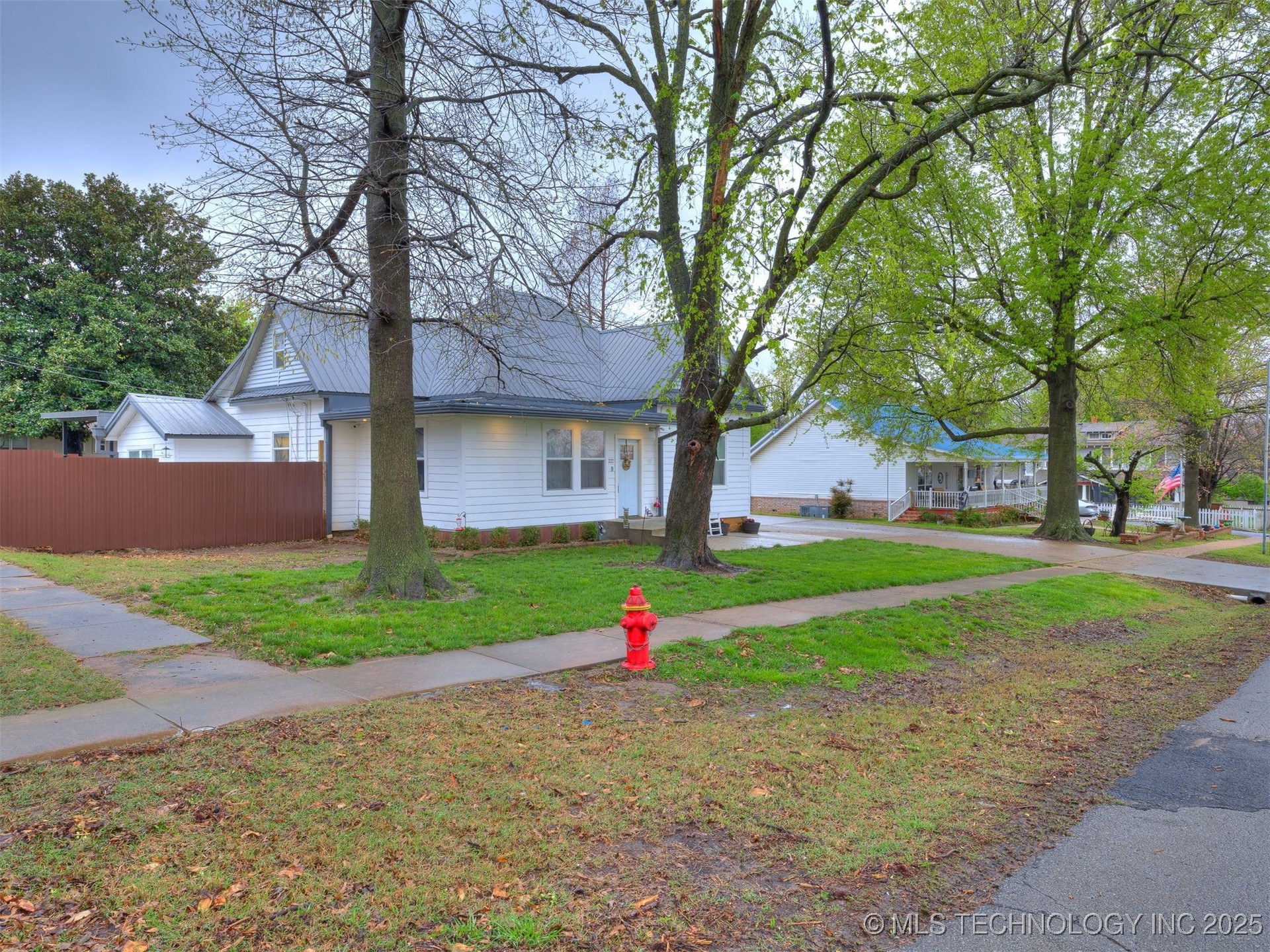 222 E Pecan Street