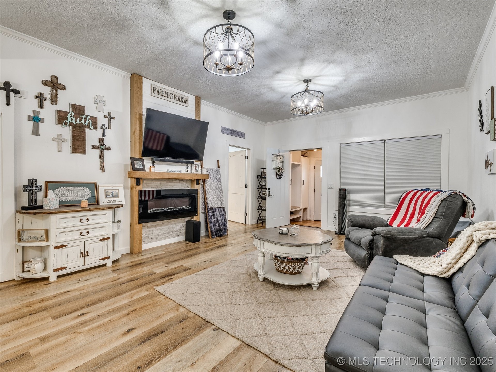 222 E Pecan Street