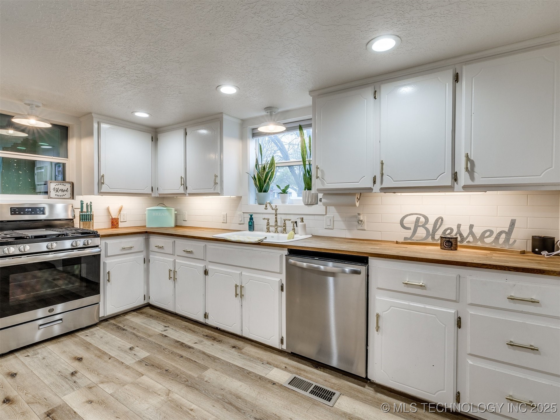222 E Pecan Street