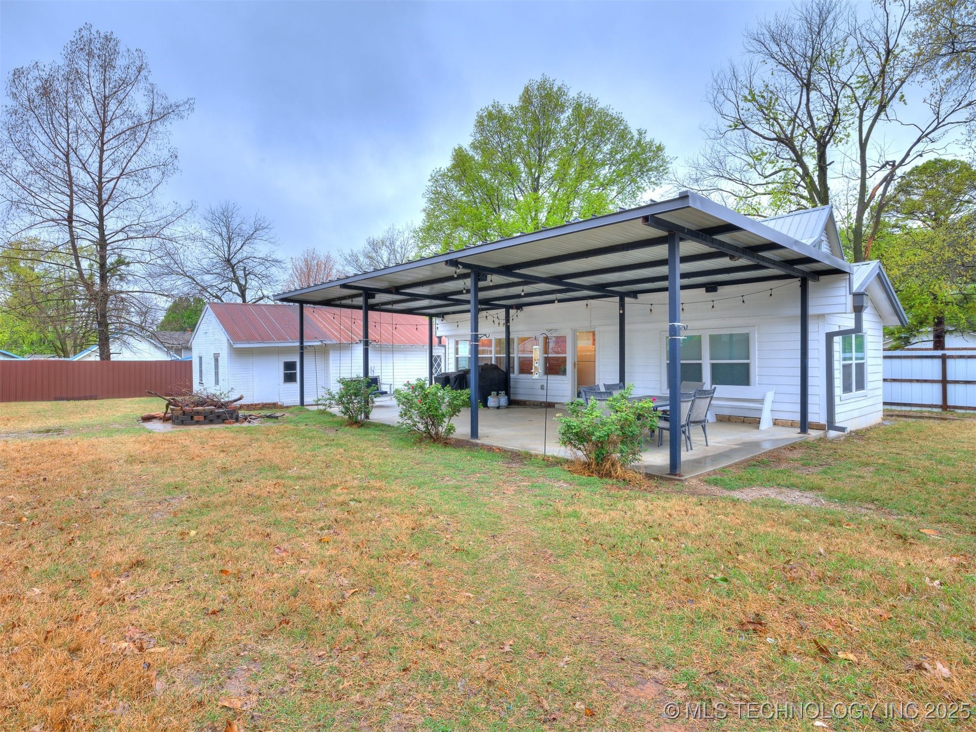 222 E Pecan Street