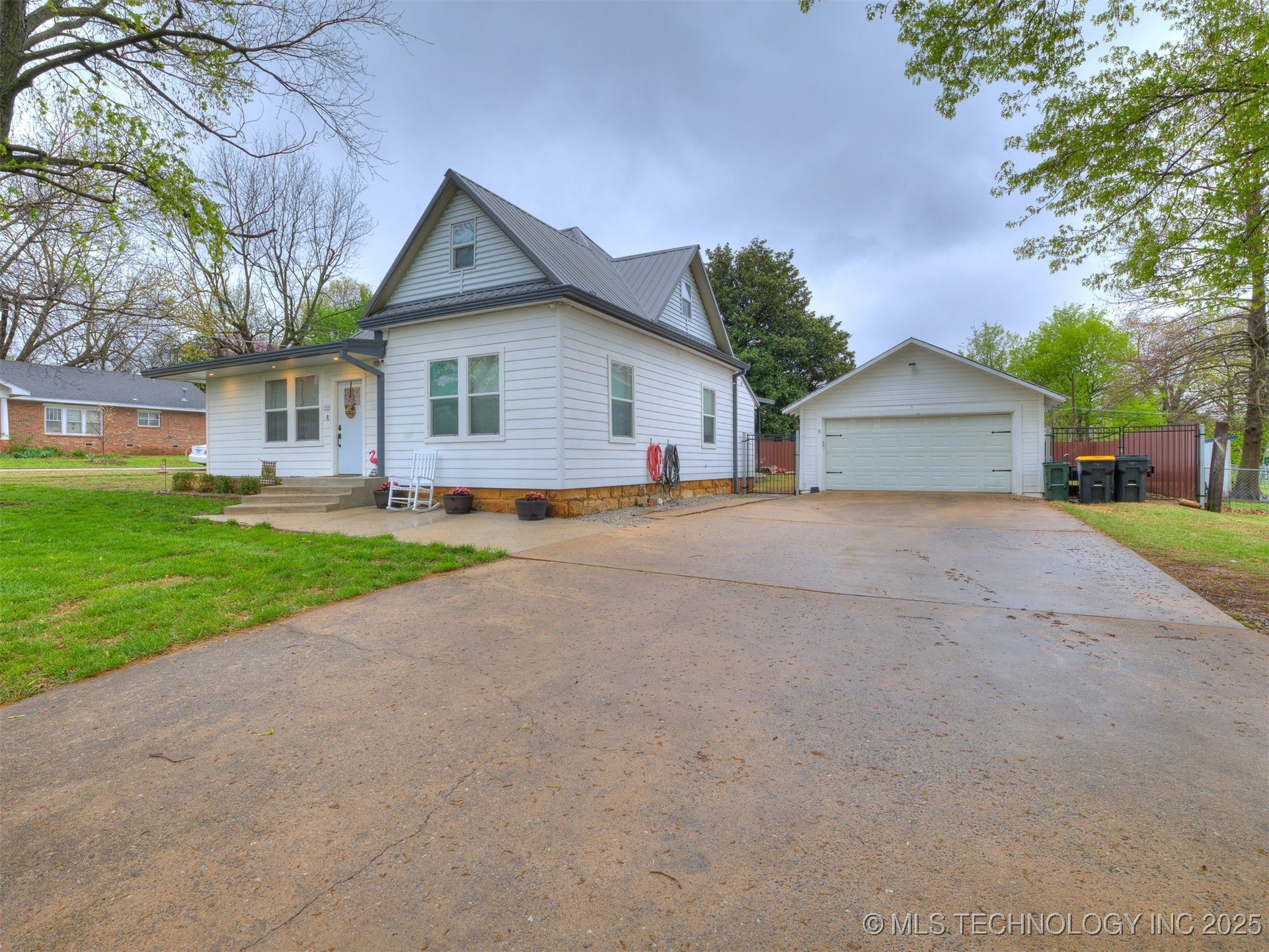 222 E Pecan Street