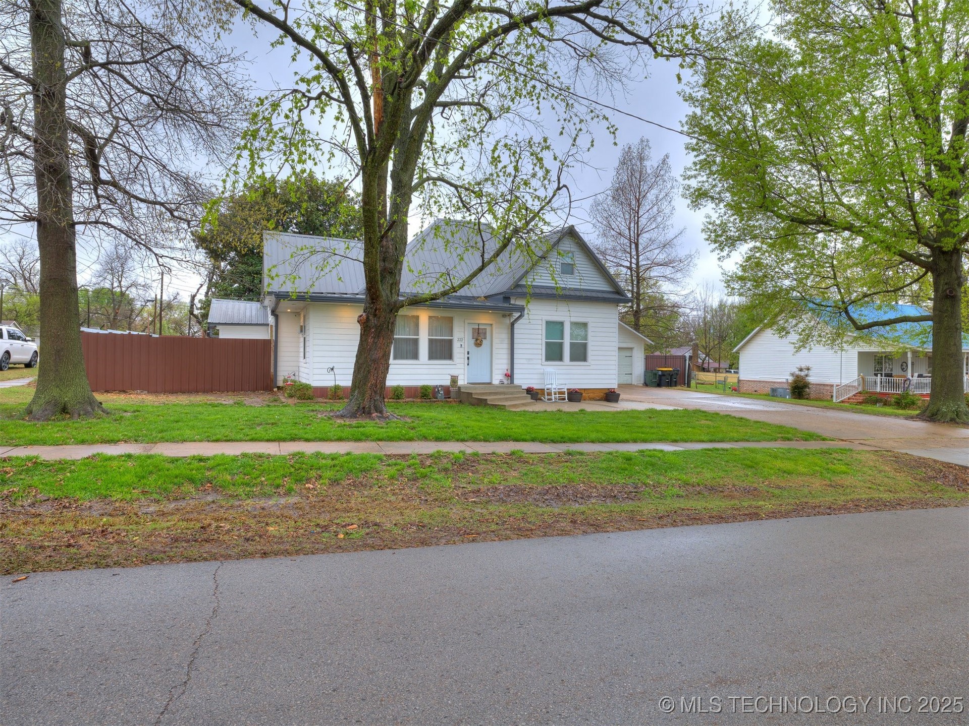 222 E Pecan Street