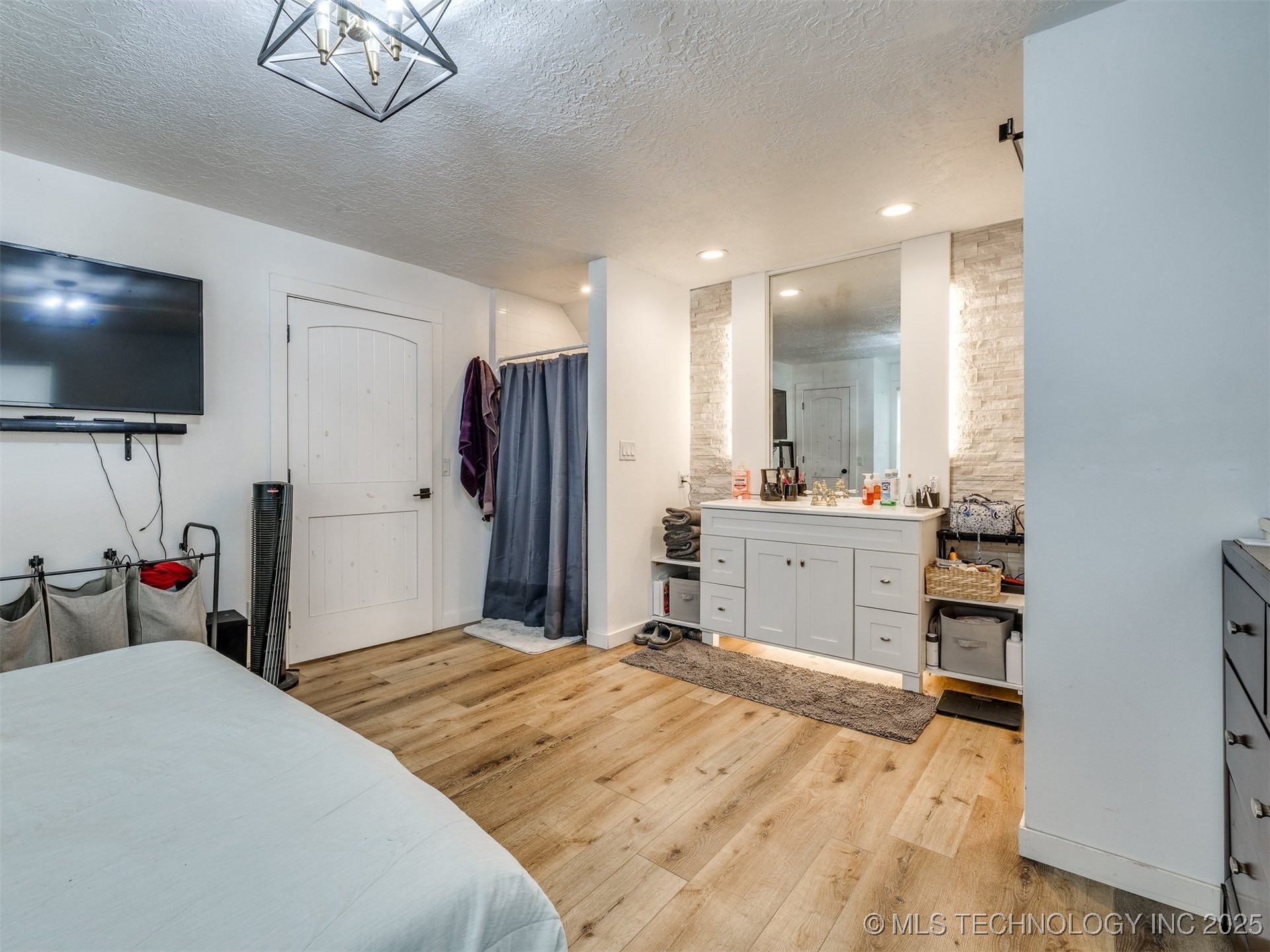 222 E Pecan Street