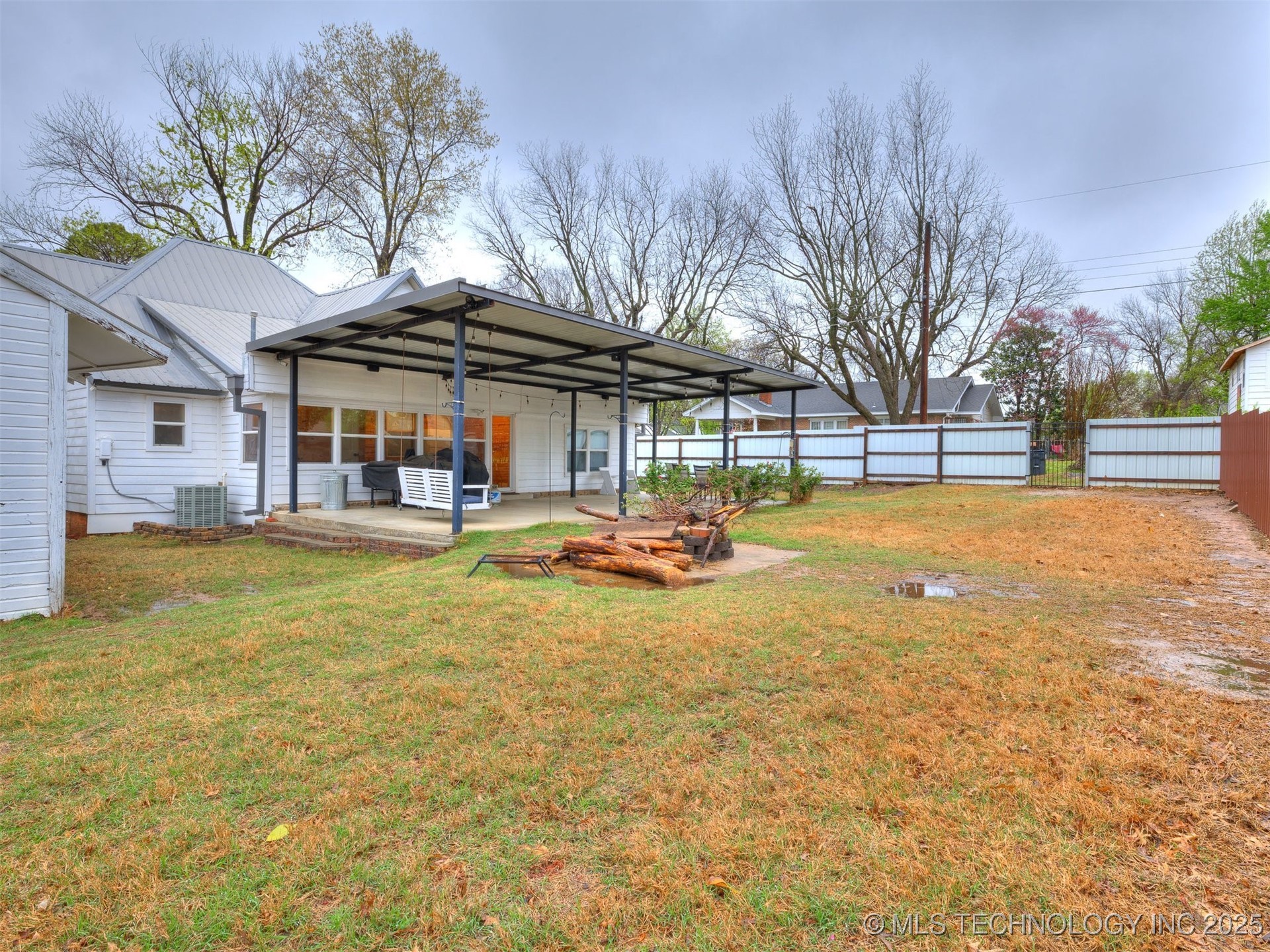 222 E Pecan Street