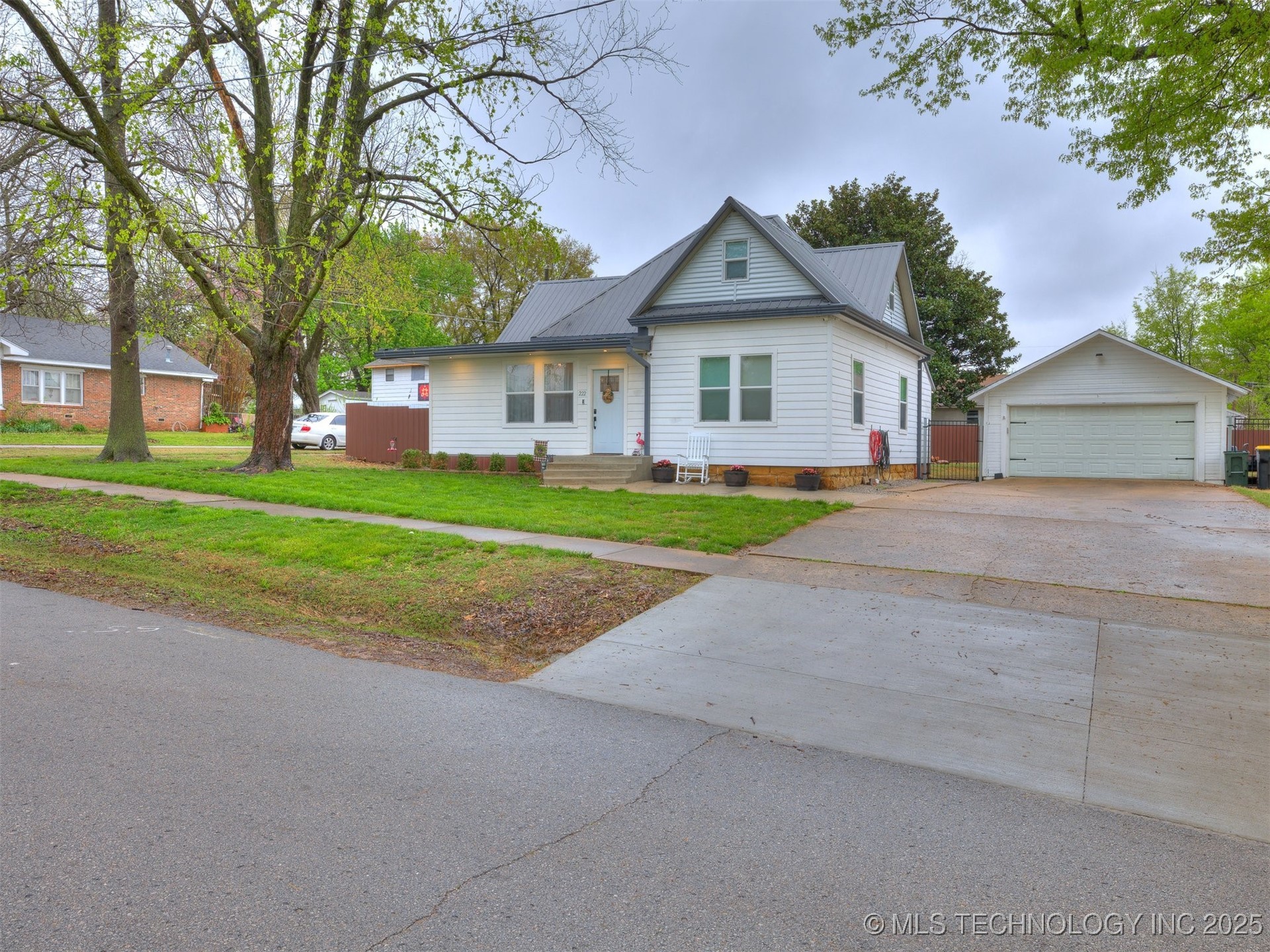 222 E Pecan Street