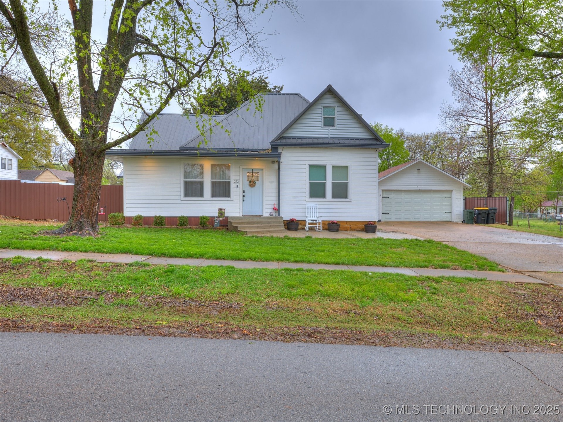 222 E Pecan Street