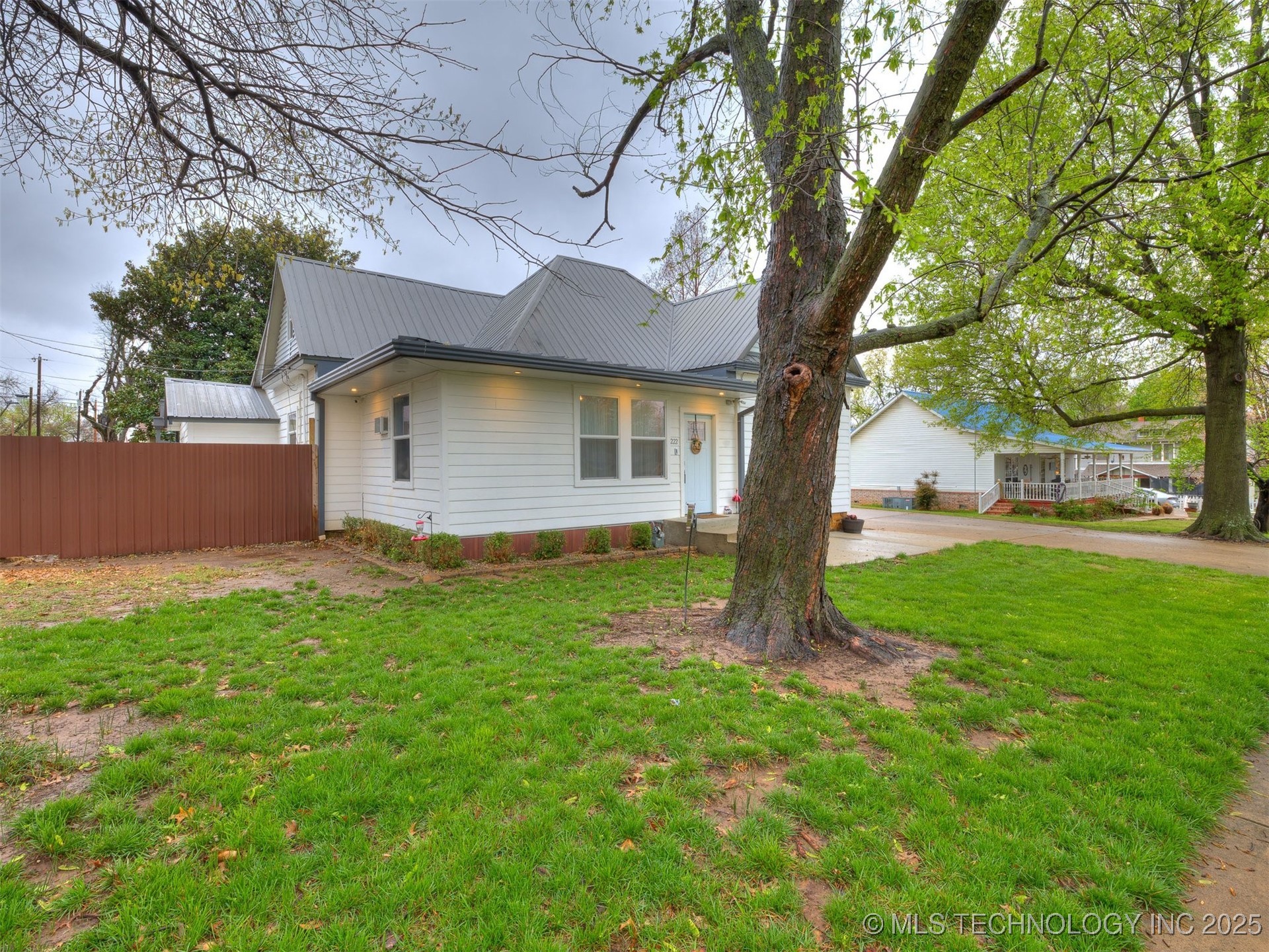 222 E Pecan Street