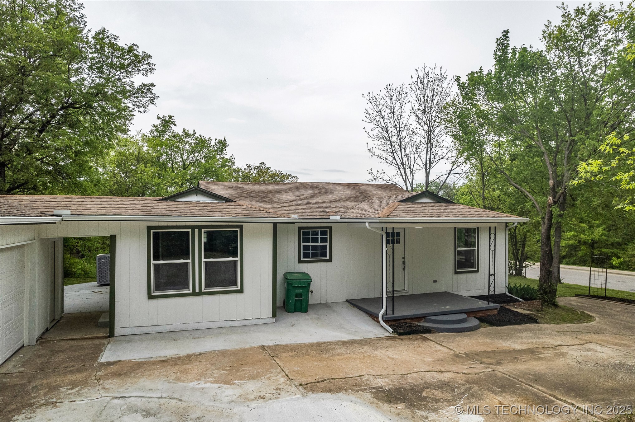 914 W Bryan Street