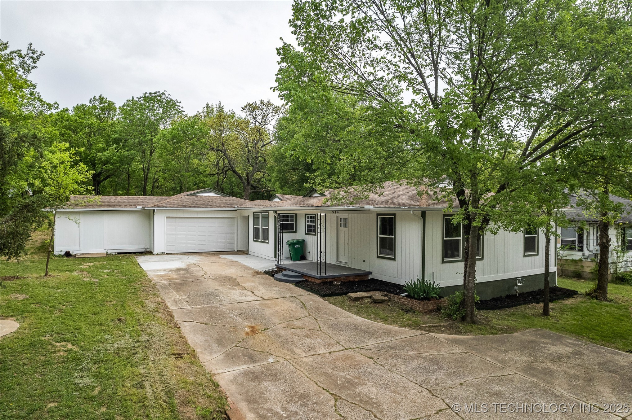 914 W Bryan Street