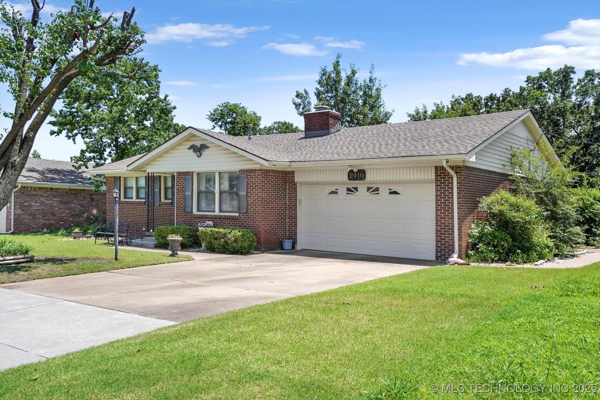 2416 W 45th Place