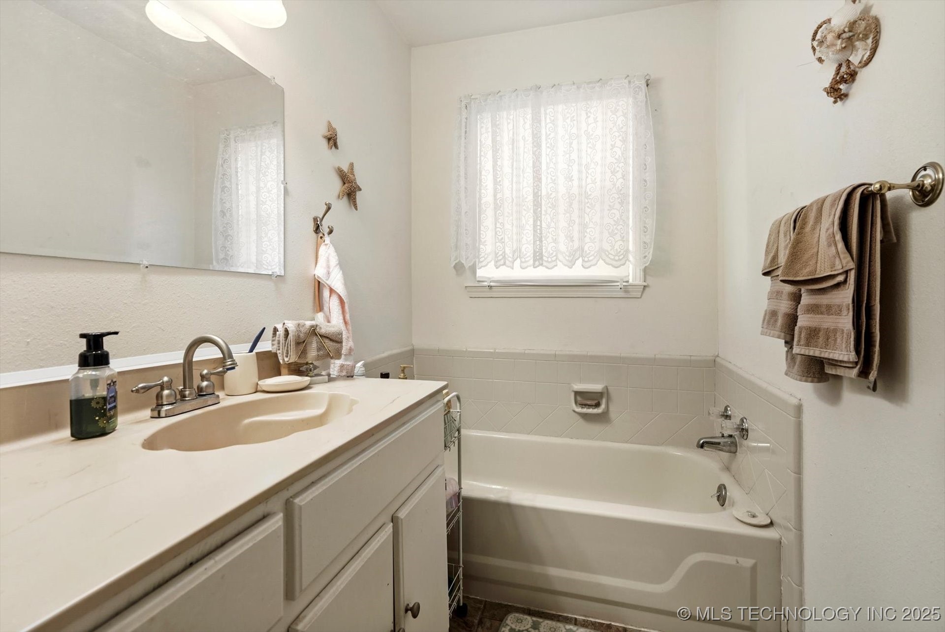 2416 W 45th Place