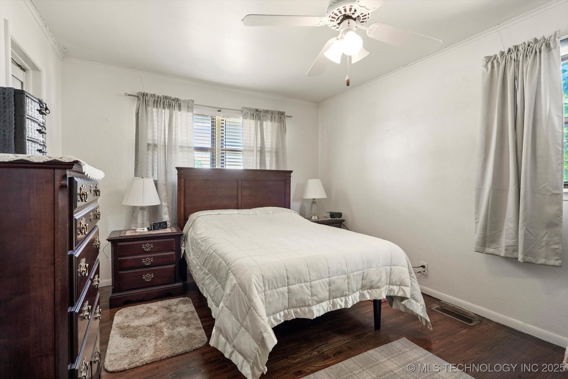 2416 W 45th Place