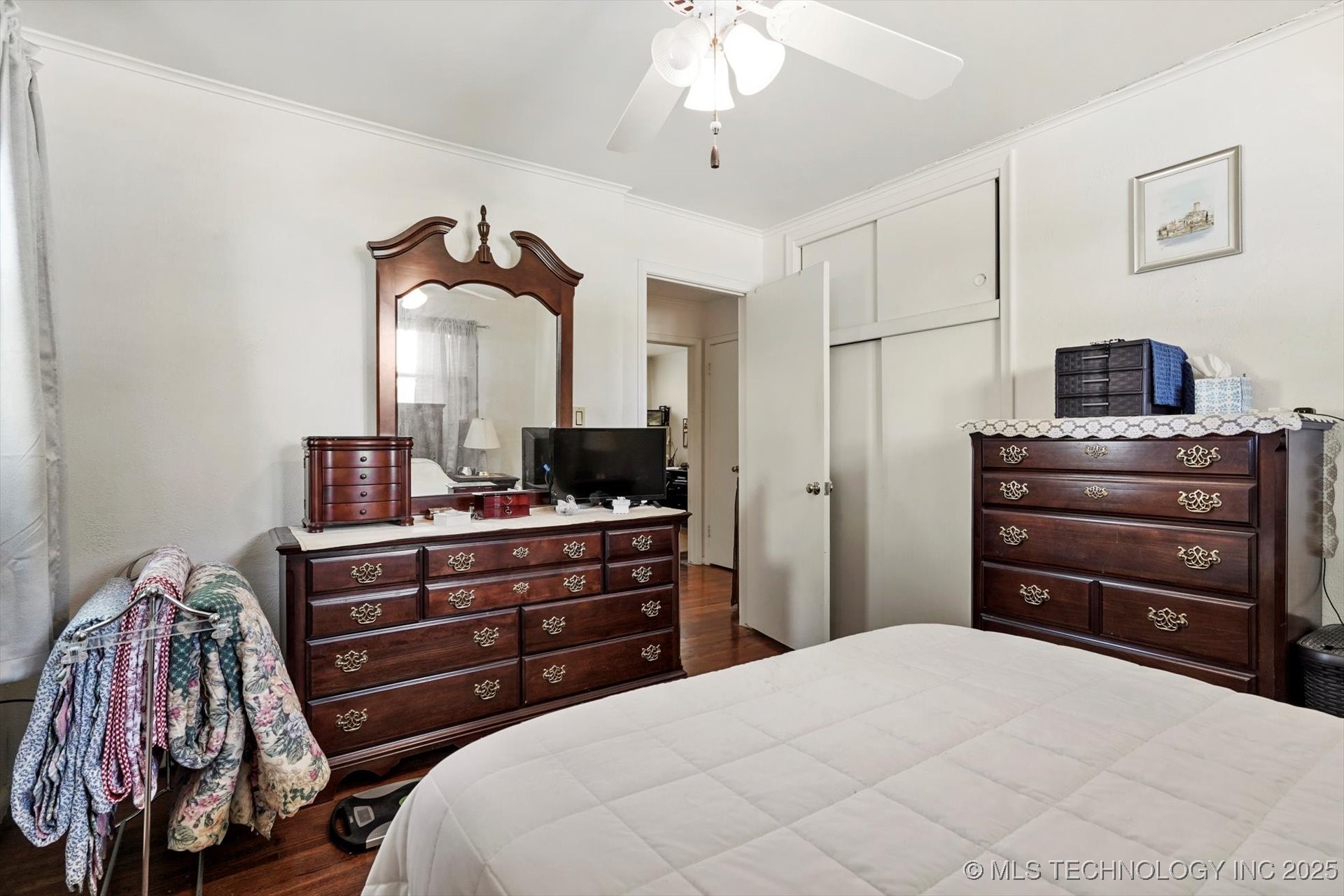 2416 W 45th Place