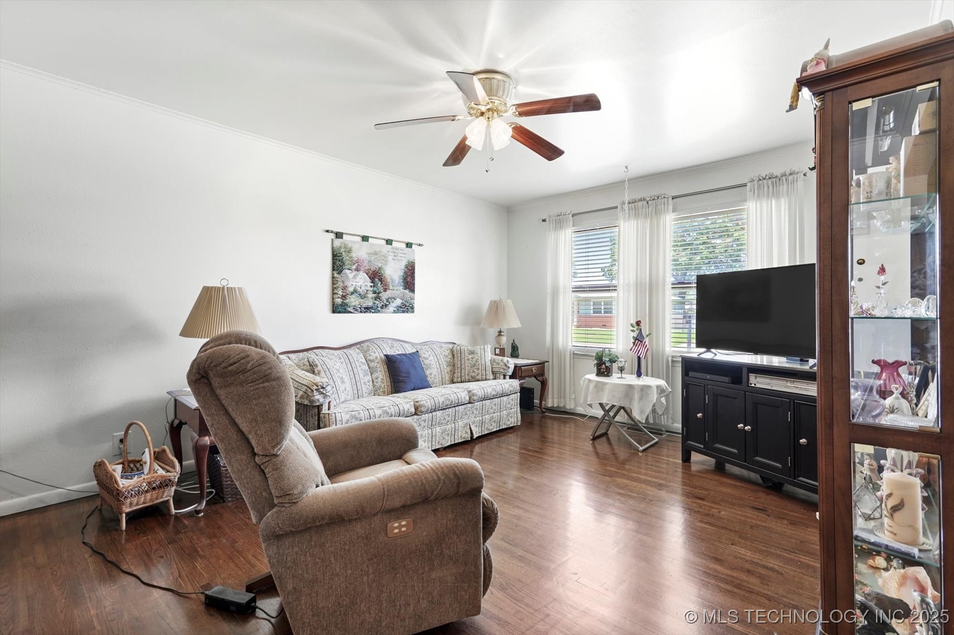 2416 W 45th Place