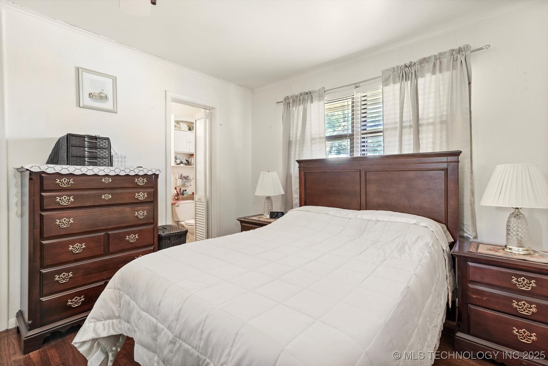 2416 W 45th Place