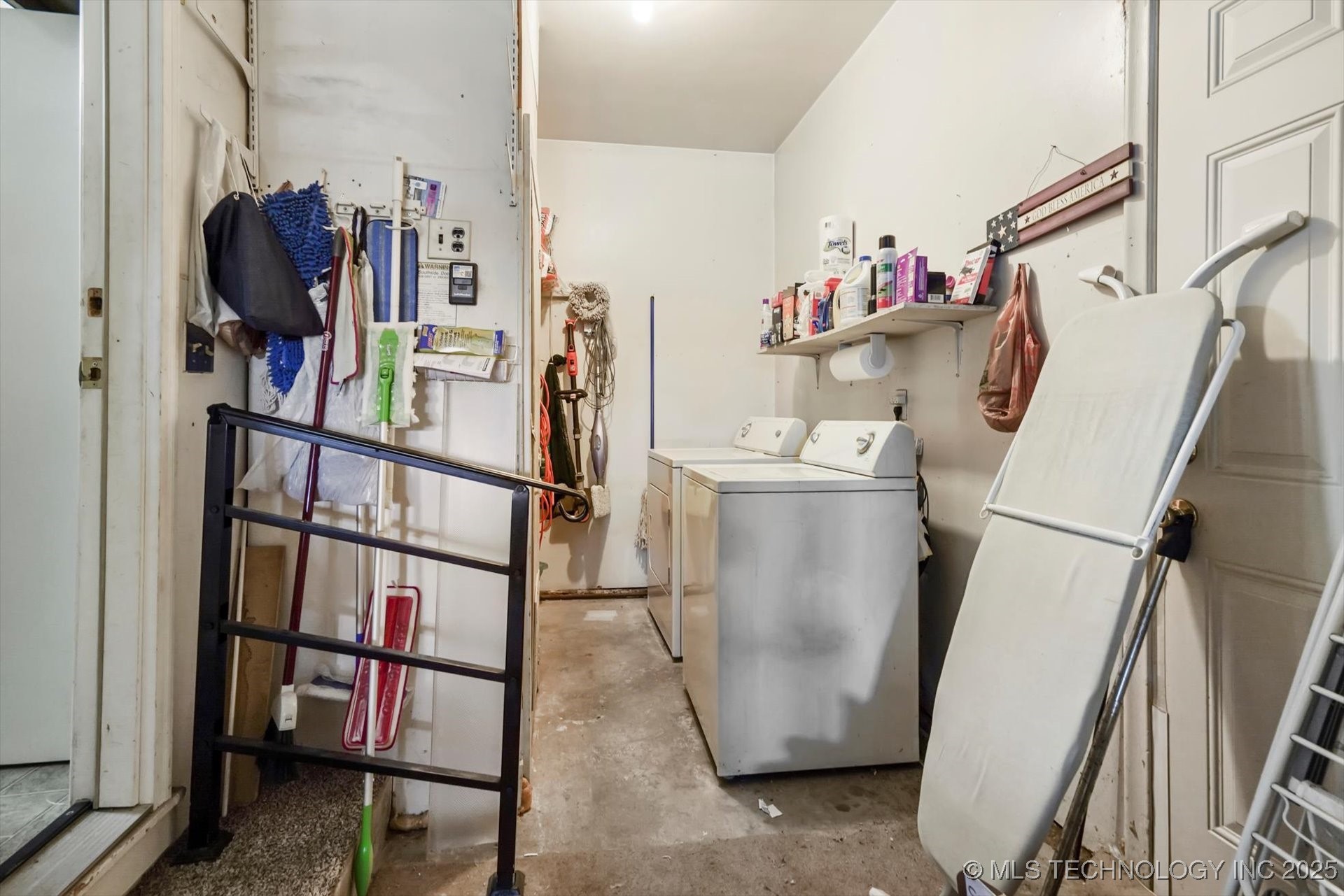 2416 W 45th Place