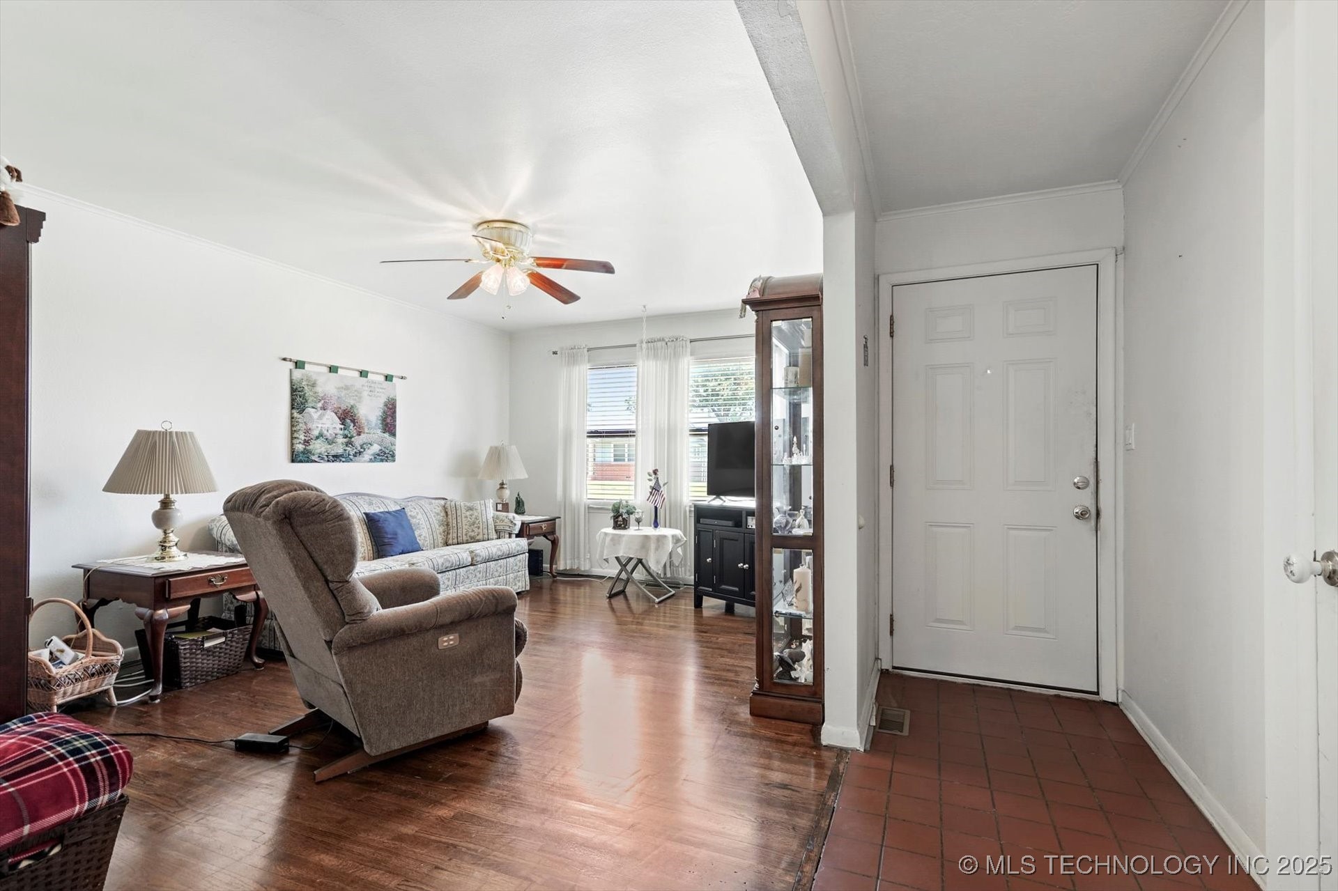 2416 W 45th Place